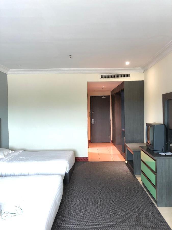 לימבאנג Purnama Hotel מראה חיצוני תמונה