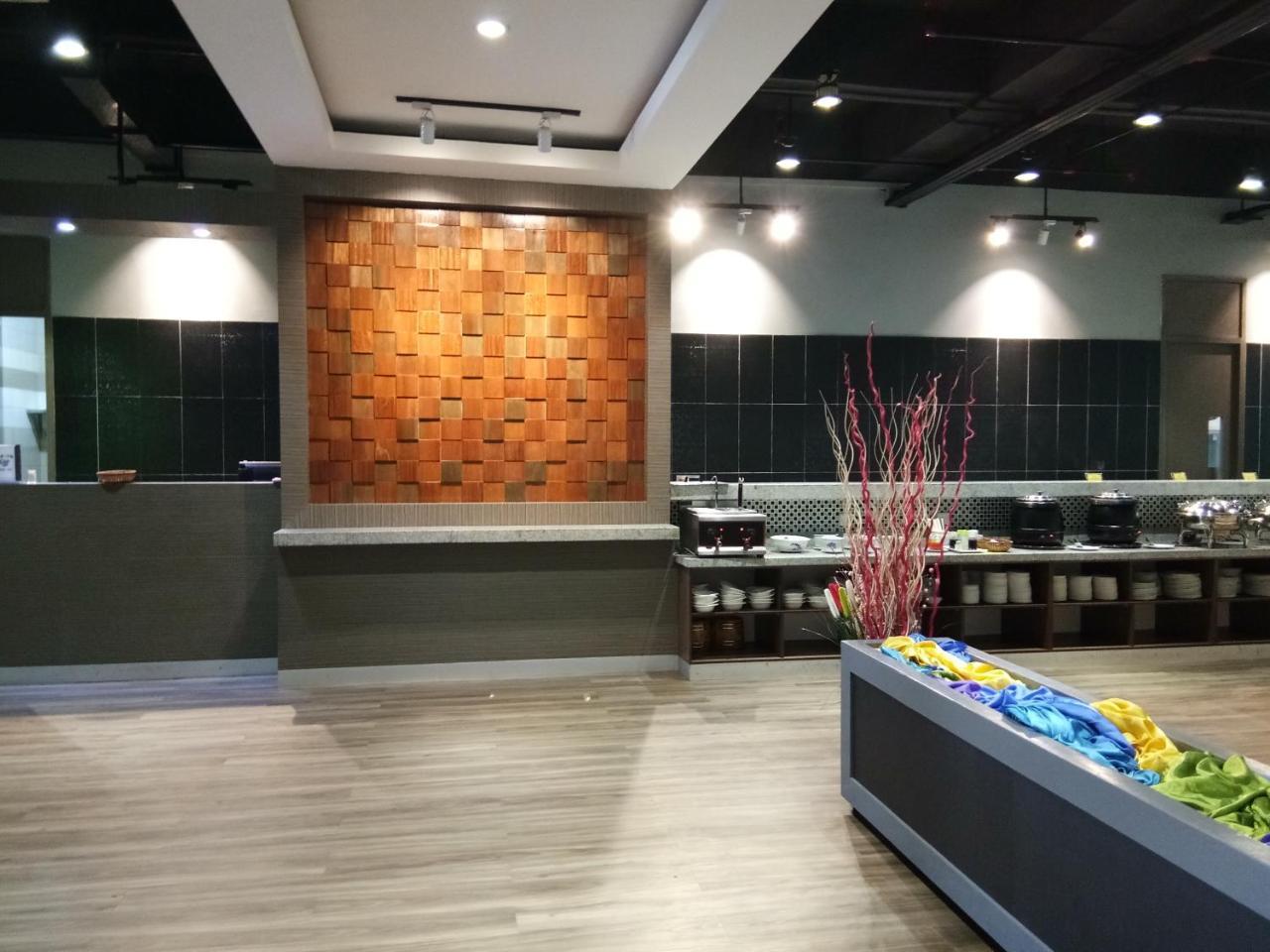 לימבאנג Purnama Hotel מראה חיצוני תמונה